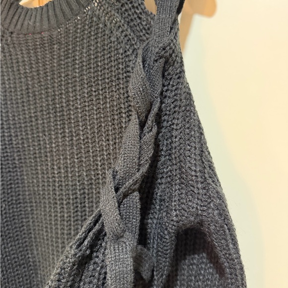 NWT Daytrip Black V-Neck Sweater with Bow Accents down sleeves - Picture 4 of 6